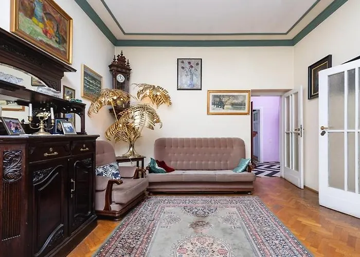 Fine Art Luxury 110 M2 , 3 Min Walk To Main Square アパート